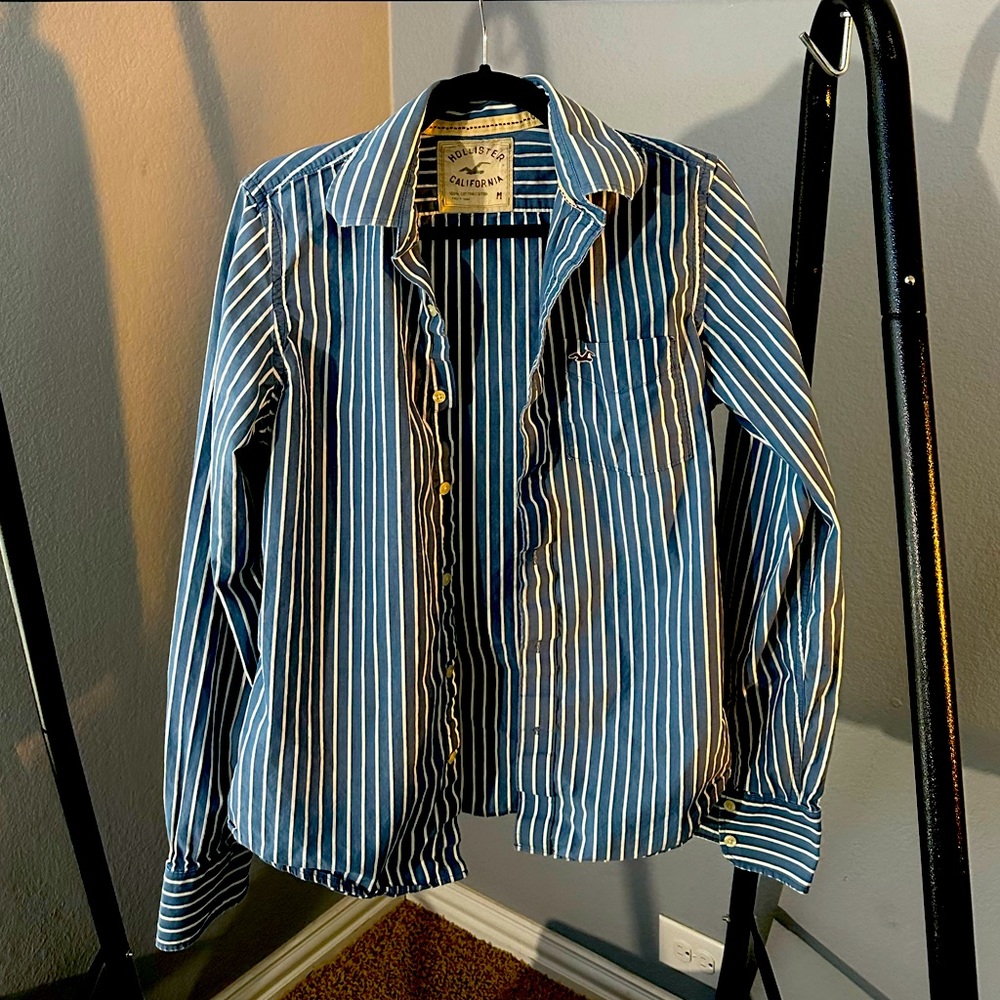 Hollister Men’s Long button down sleeve shirt